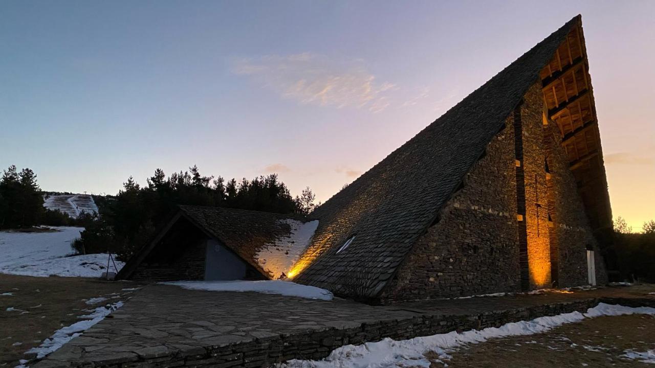 Montlo Relais Des Cerfs Hotel Cubieres Exterior photo