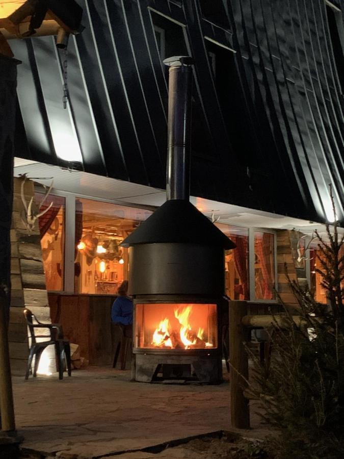 Montlo Relais Des Cerfs Hotel Cubieres Exterior photo