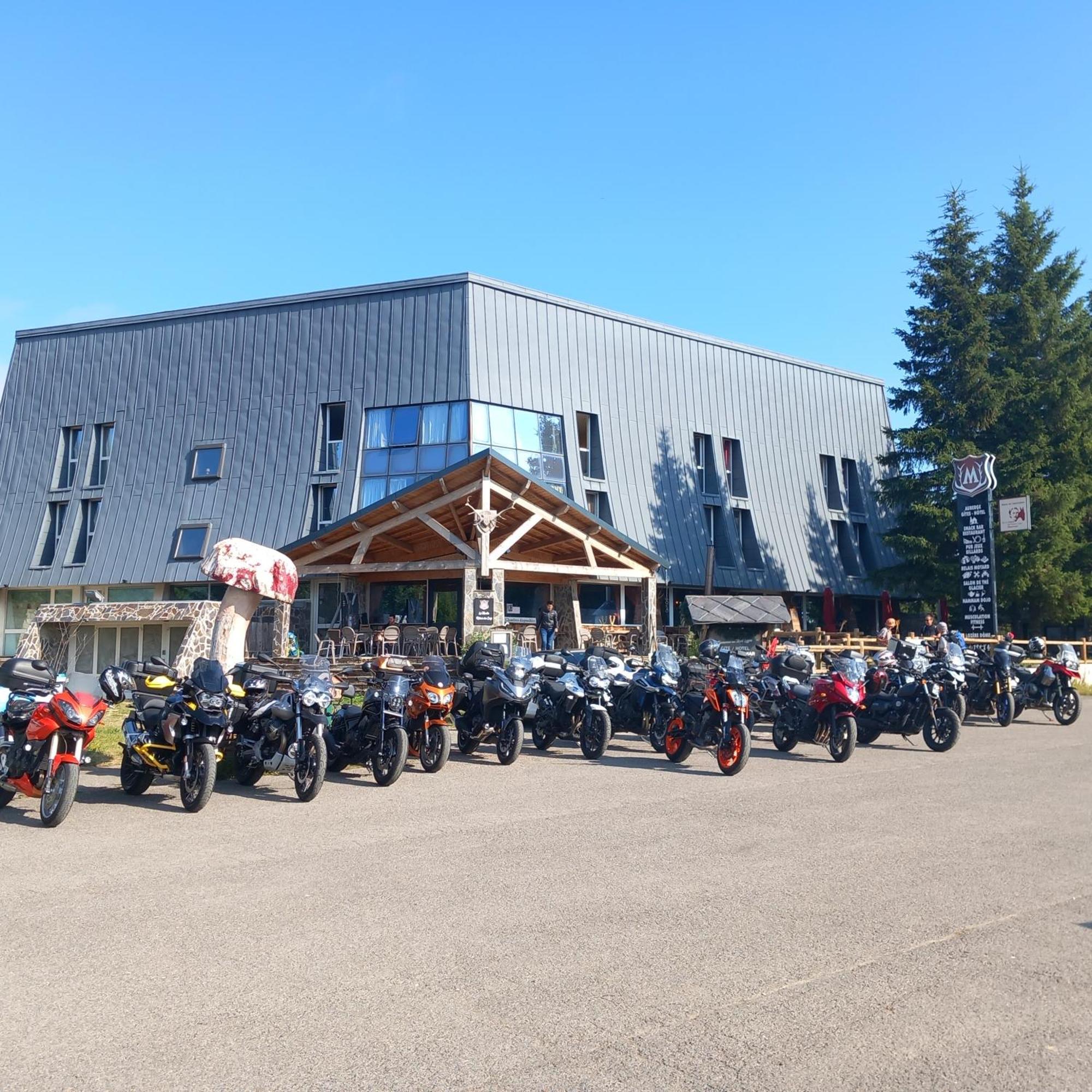 Montlo Relais Des Cerfs Hotel Cubieres Exterior photo